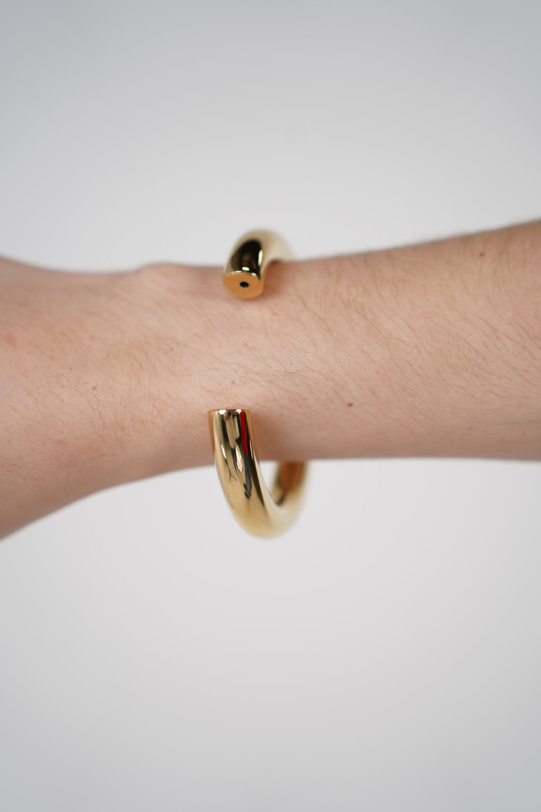 Sora Chunky Bracelet – Bold Gold Minimalism