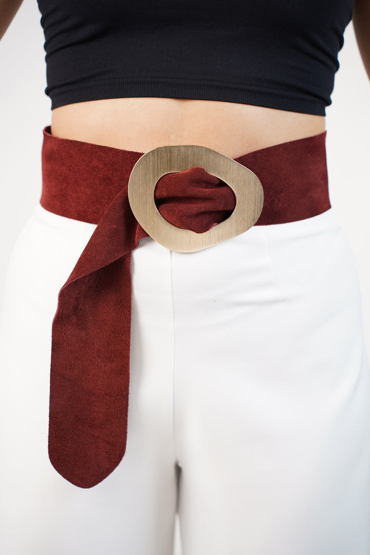 Seralya Suede Belt – Sculpted Modern Statement Accessory