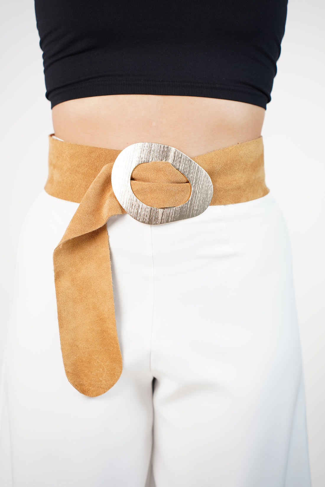 Seralya Suede Belt – Sculpted Modern Statement Accessory