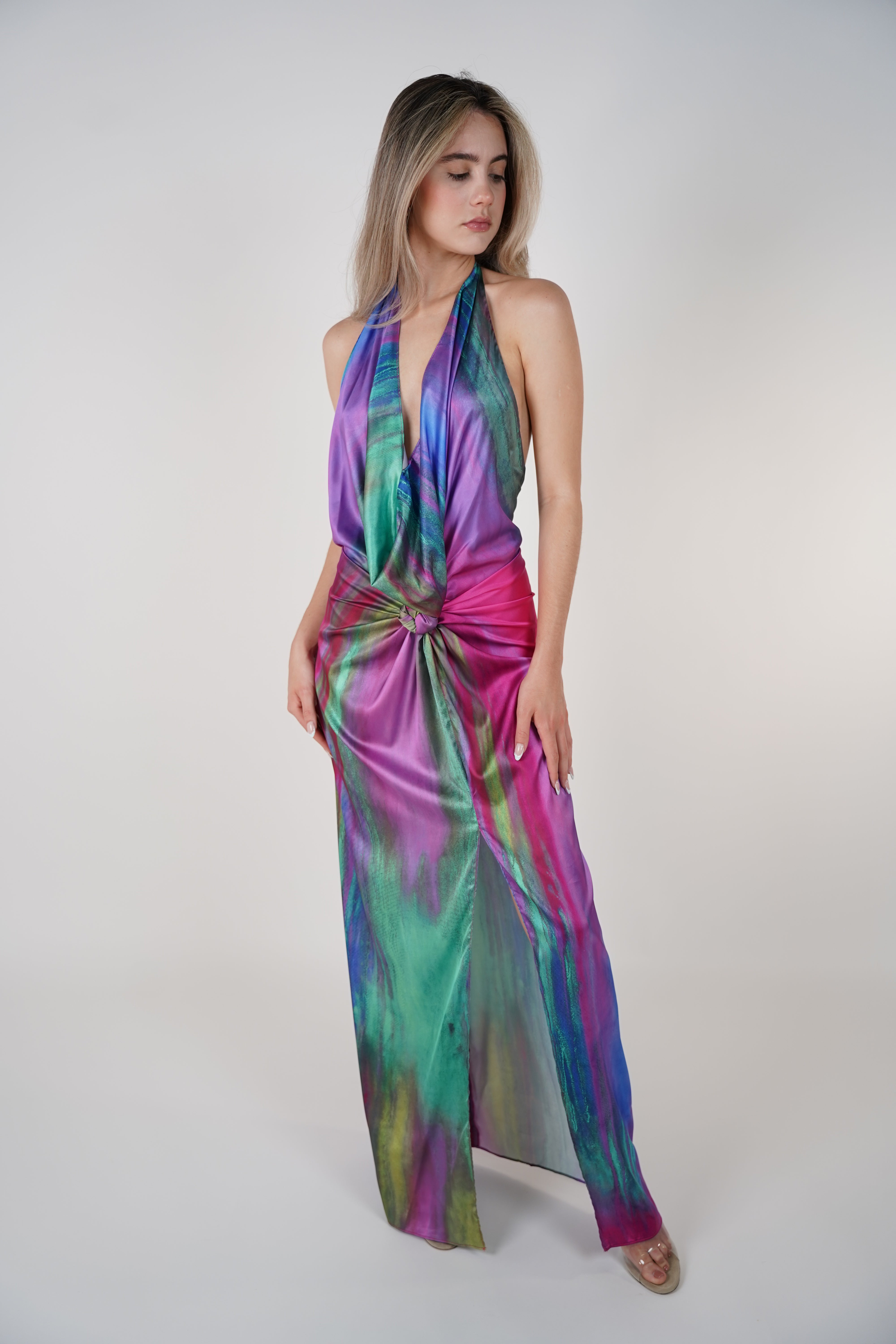 Savi Silk Maxi Dress – Multicolor Glamour with a Flowy Twist