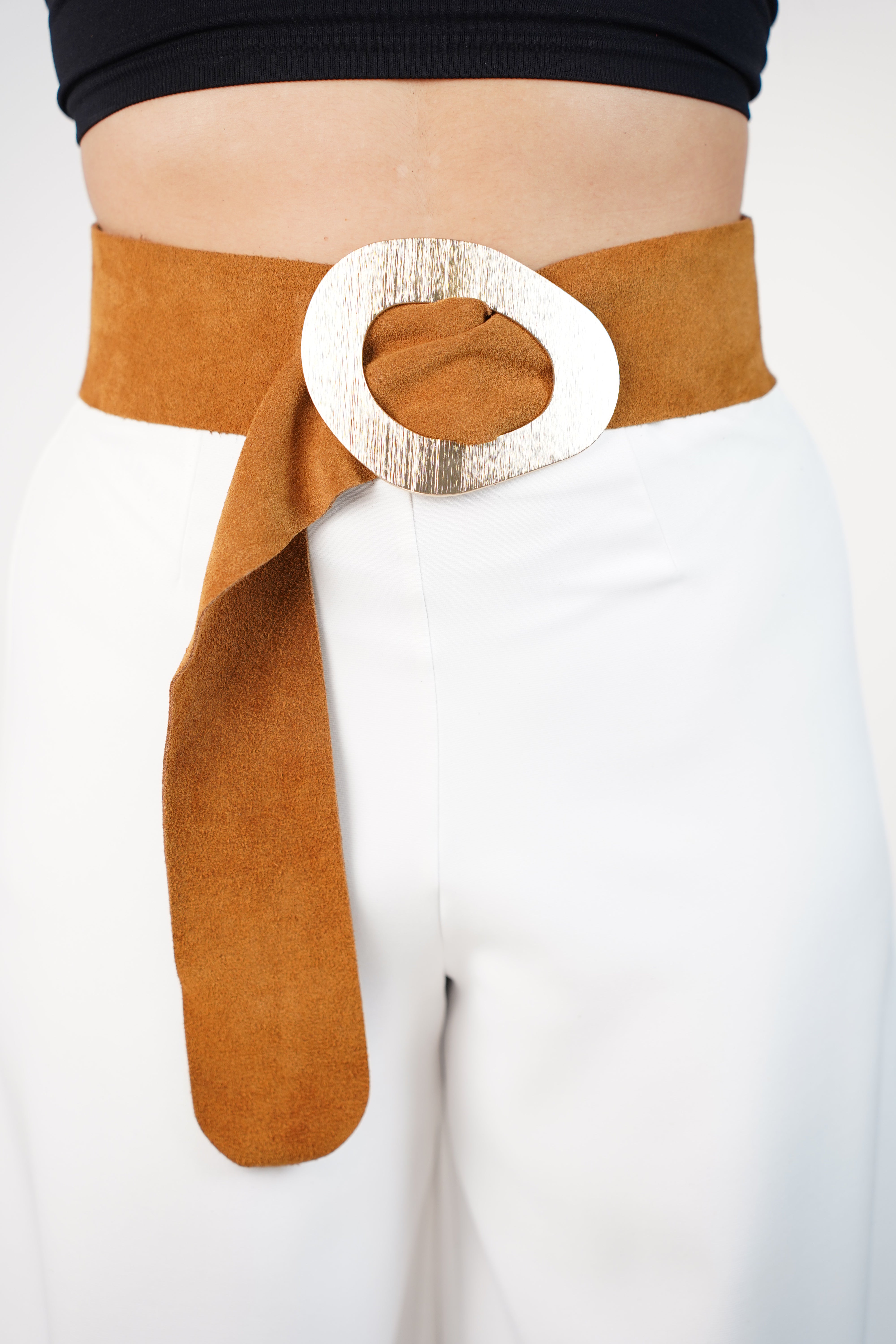 Seralya Suede Belt – Sculpted Modern Statement Accessory