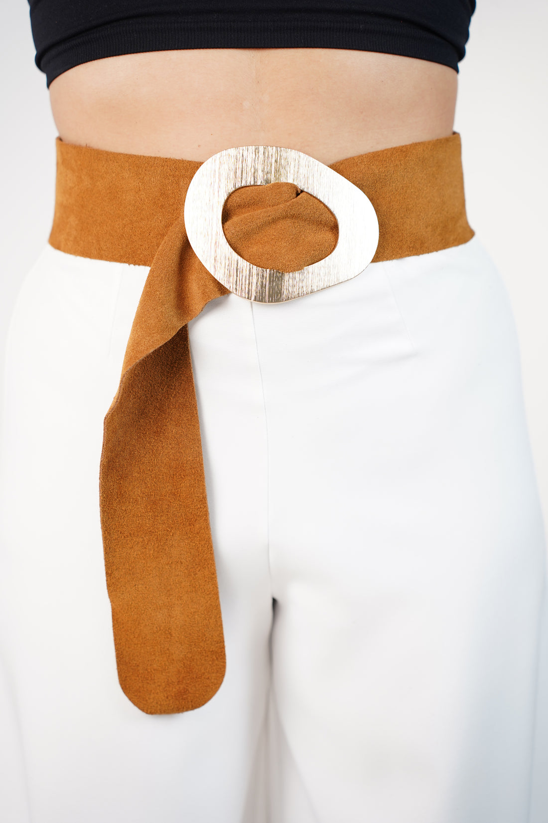 Seralya Suede Belt – Sculpted Modern Statement Accessory