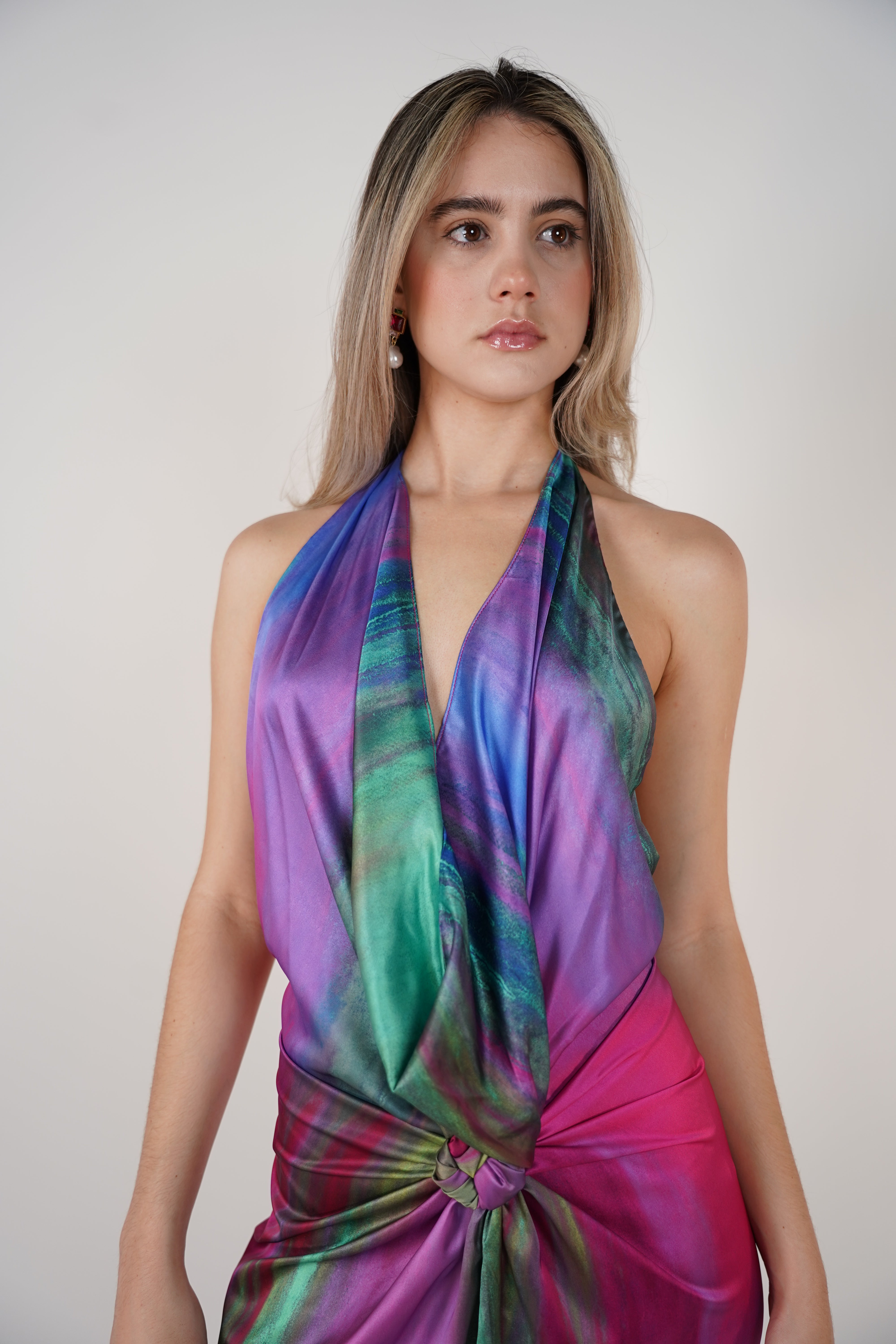 Savi Silk Maxi Dress – Multicolor Glamour with a Flowy Twist