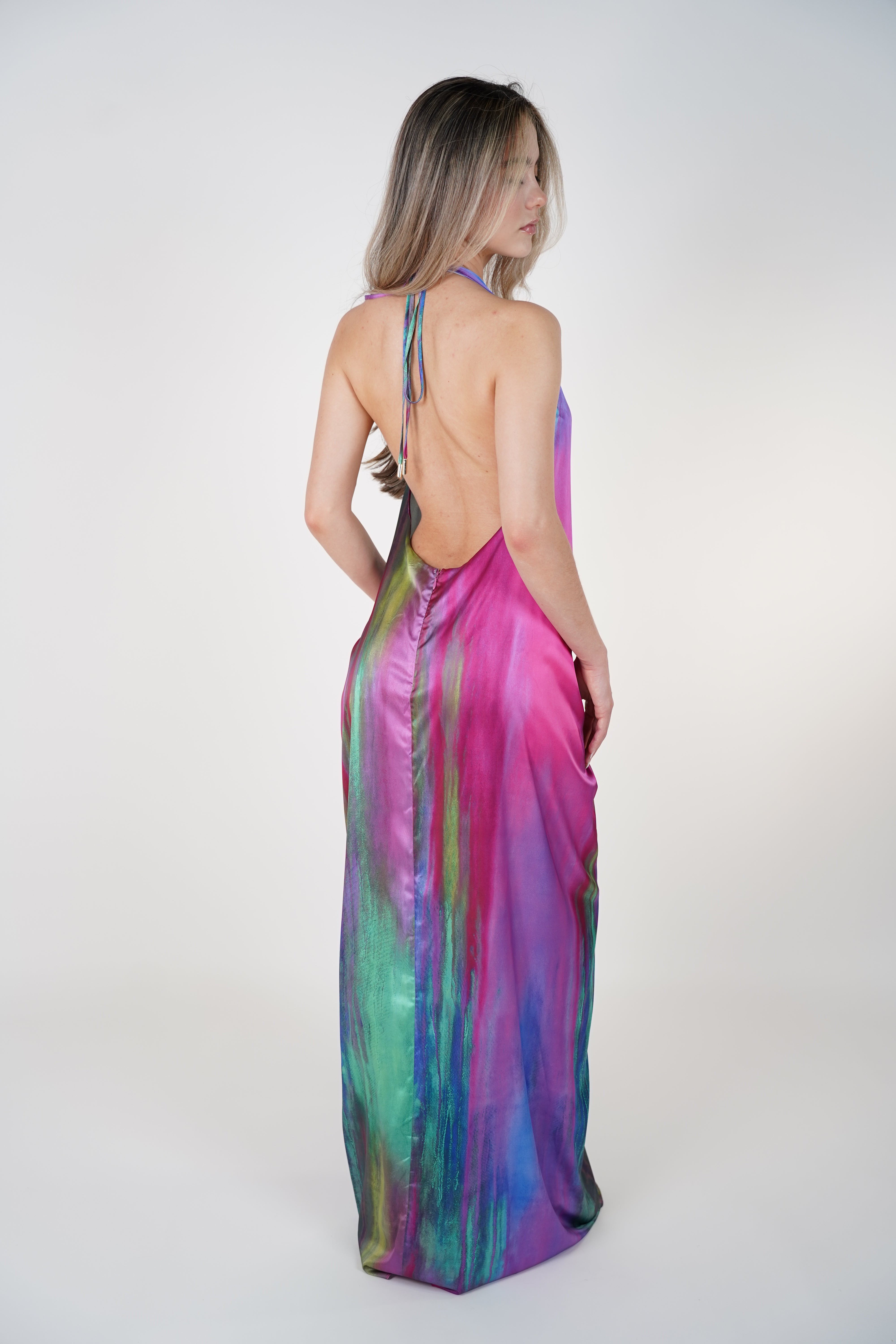 Savi Silk Maxi Dress – Multicolor Glamour with a Flowy Twist