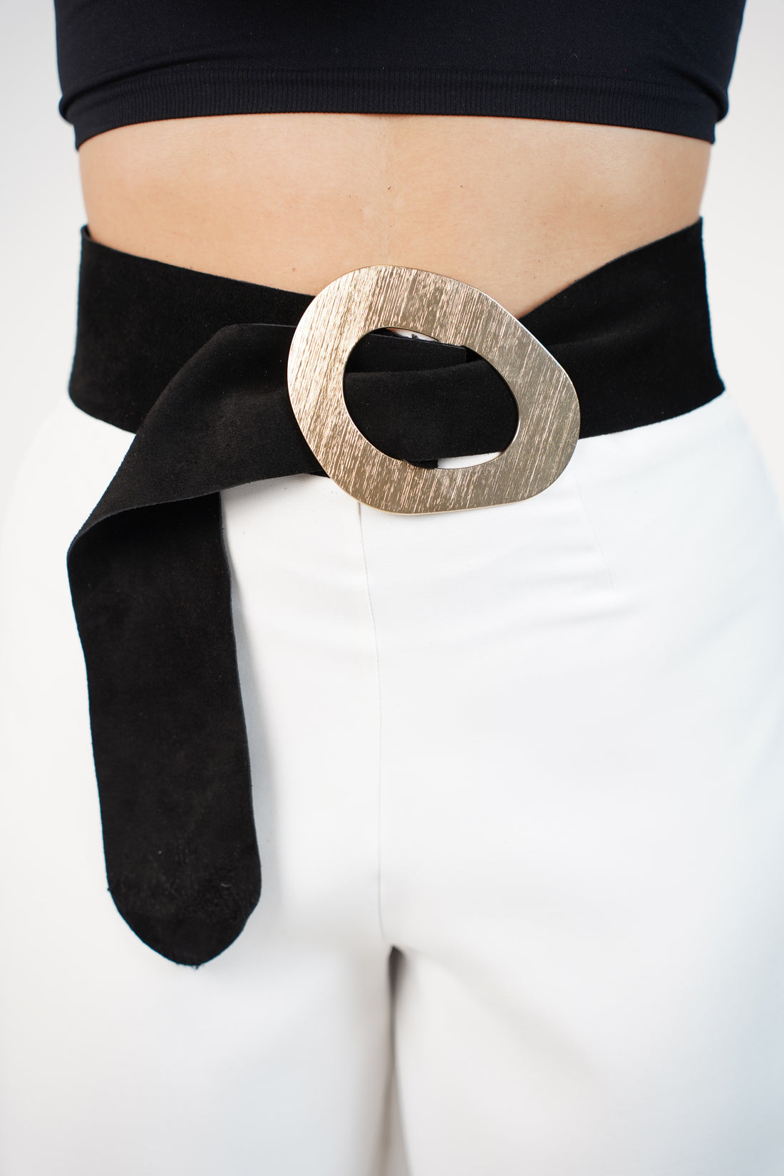 Seralya Suede Belt – Sculpted Modern Statement Accessory