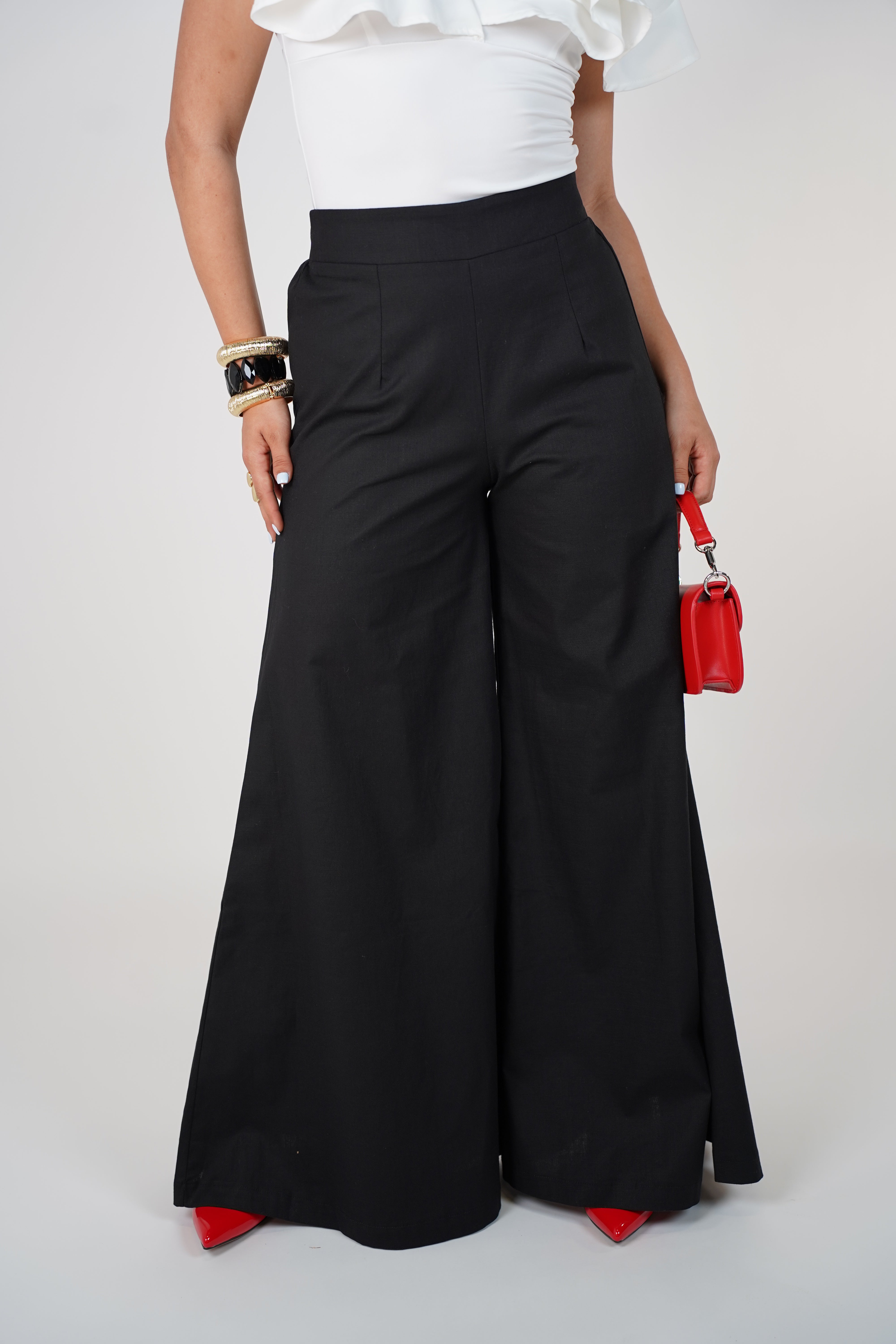Jina Flowy Pants – Crisp Wide-Leg Statement