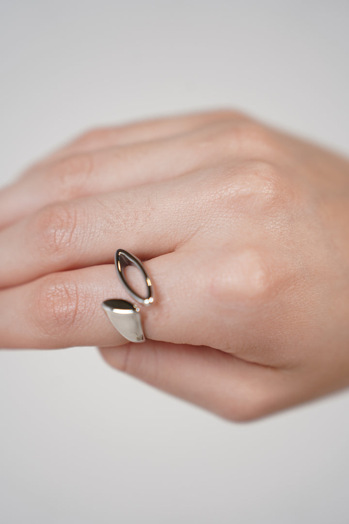Ruvia Ring – Modern Open Silver Statement