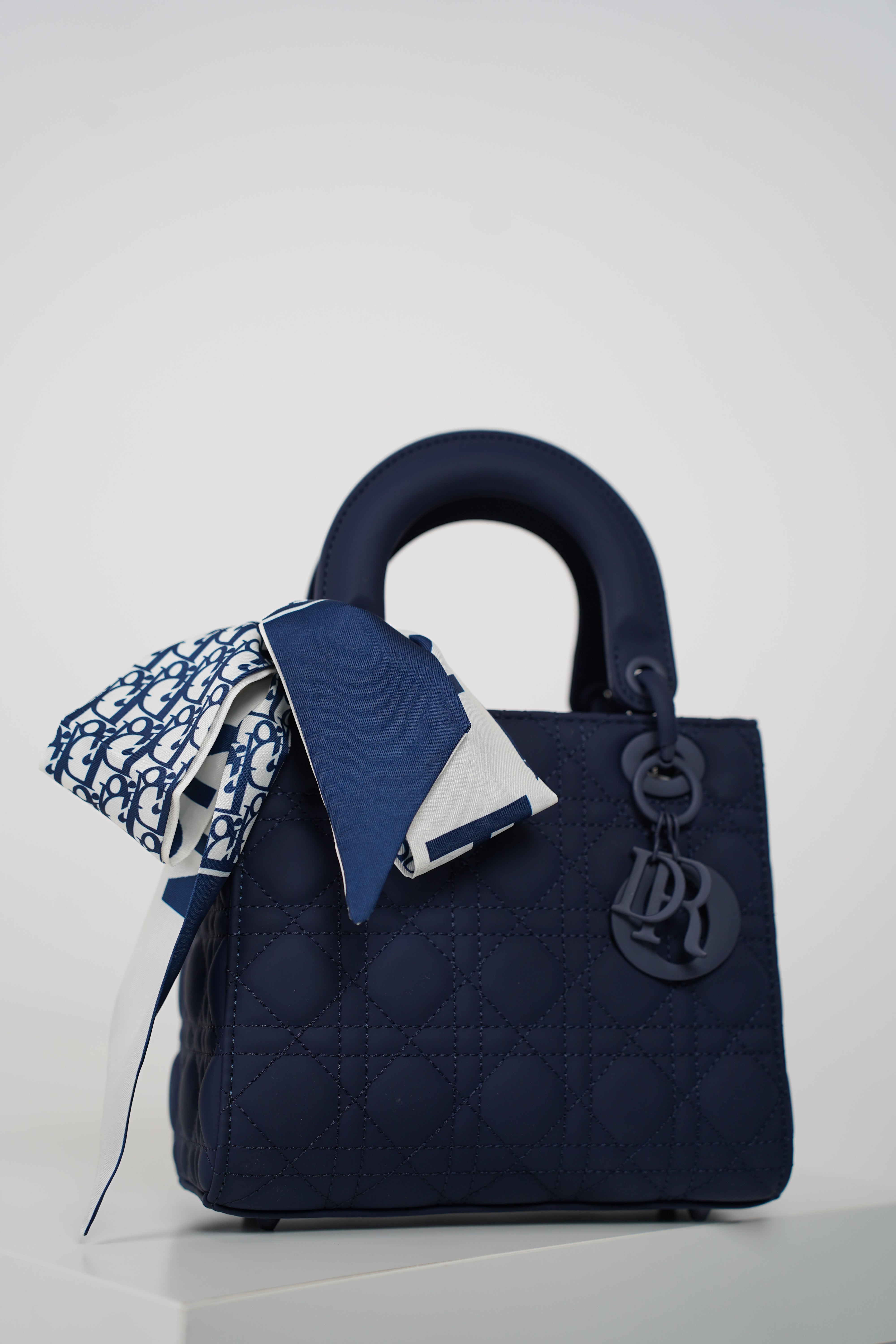 Vezza Handbags – Polished, Petite, and Chic