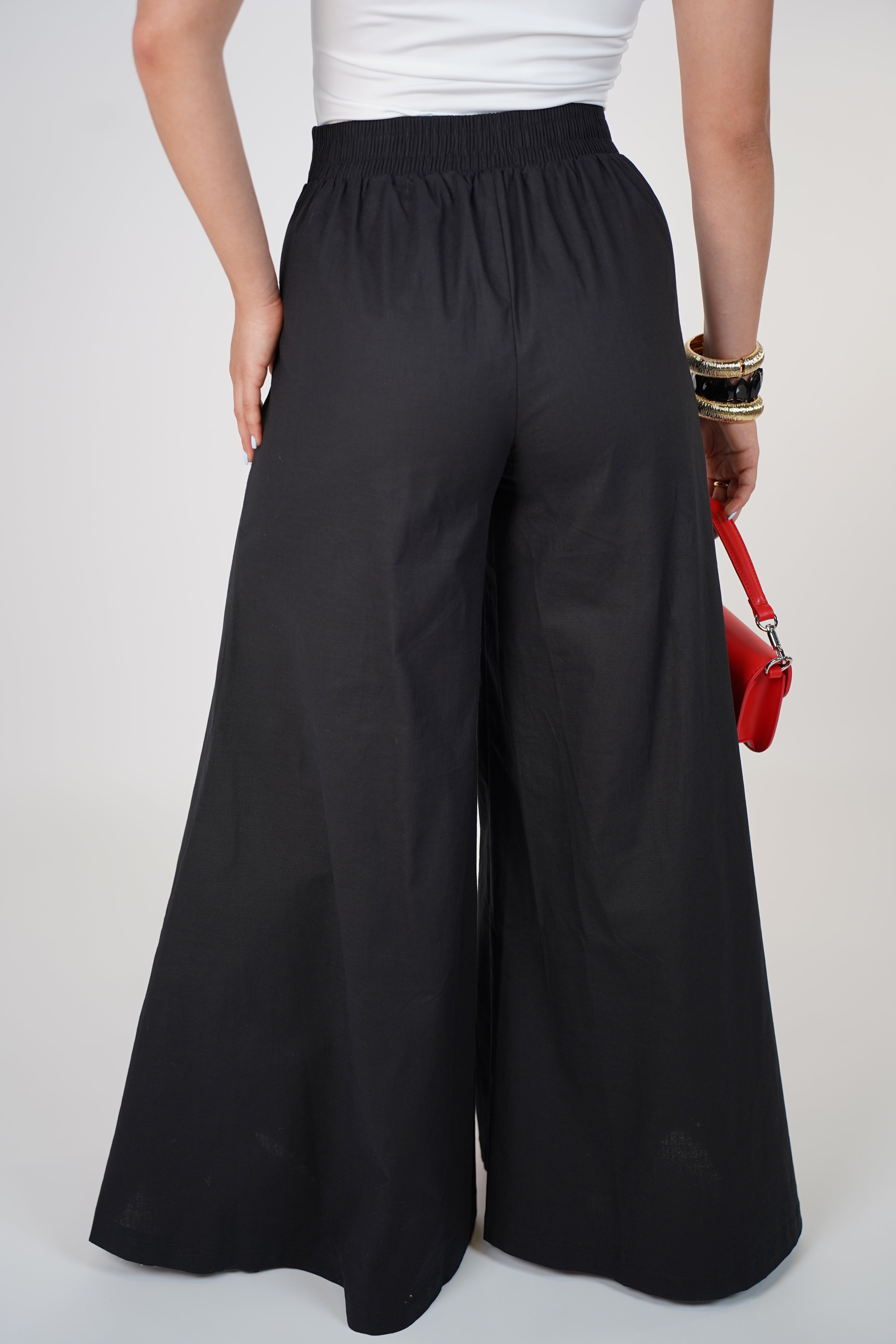 Jina Flowy Pants – Crisp Wide-Leg Statement