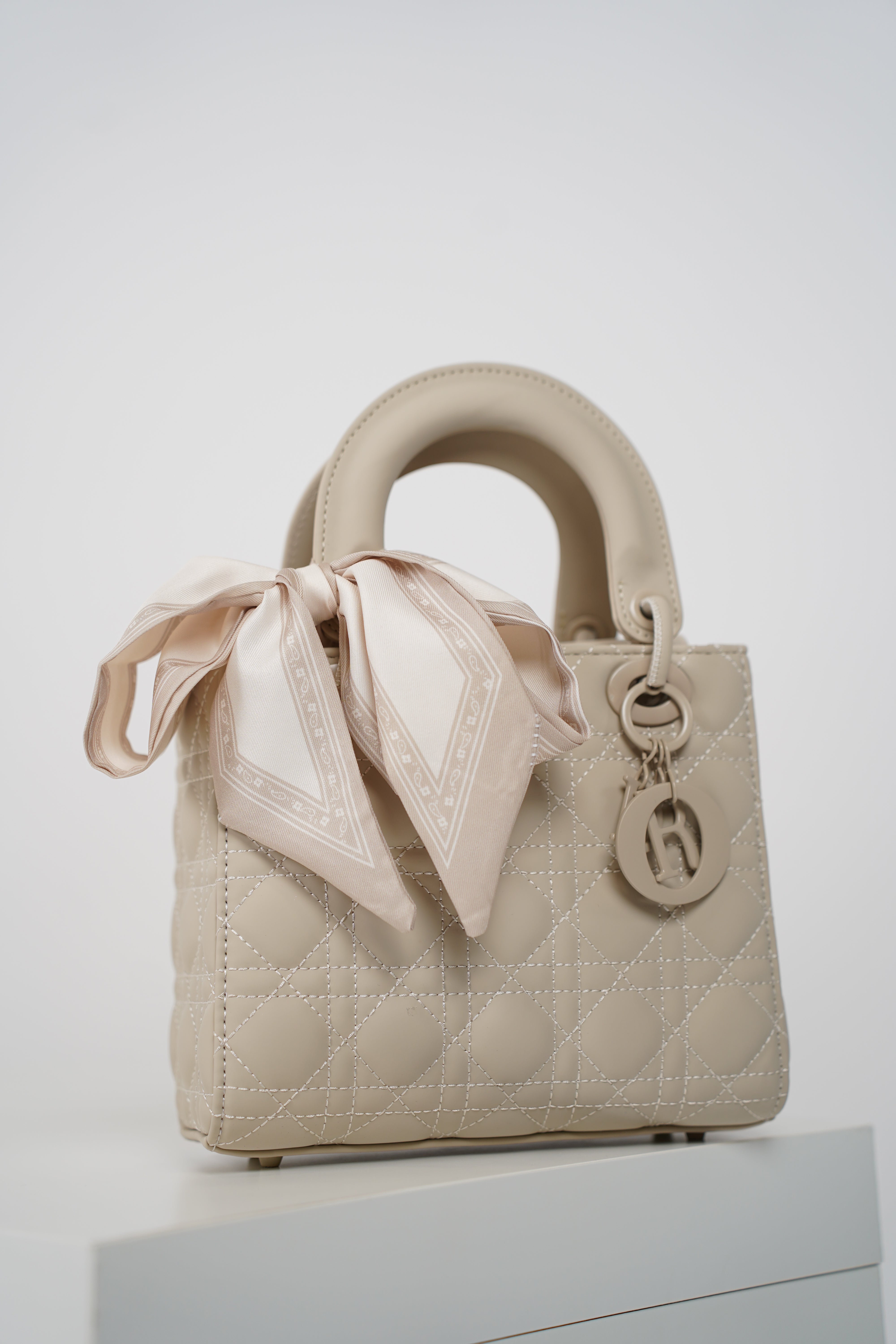 Vezza Handbags – Polished, Petite, and Chic