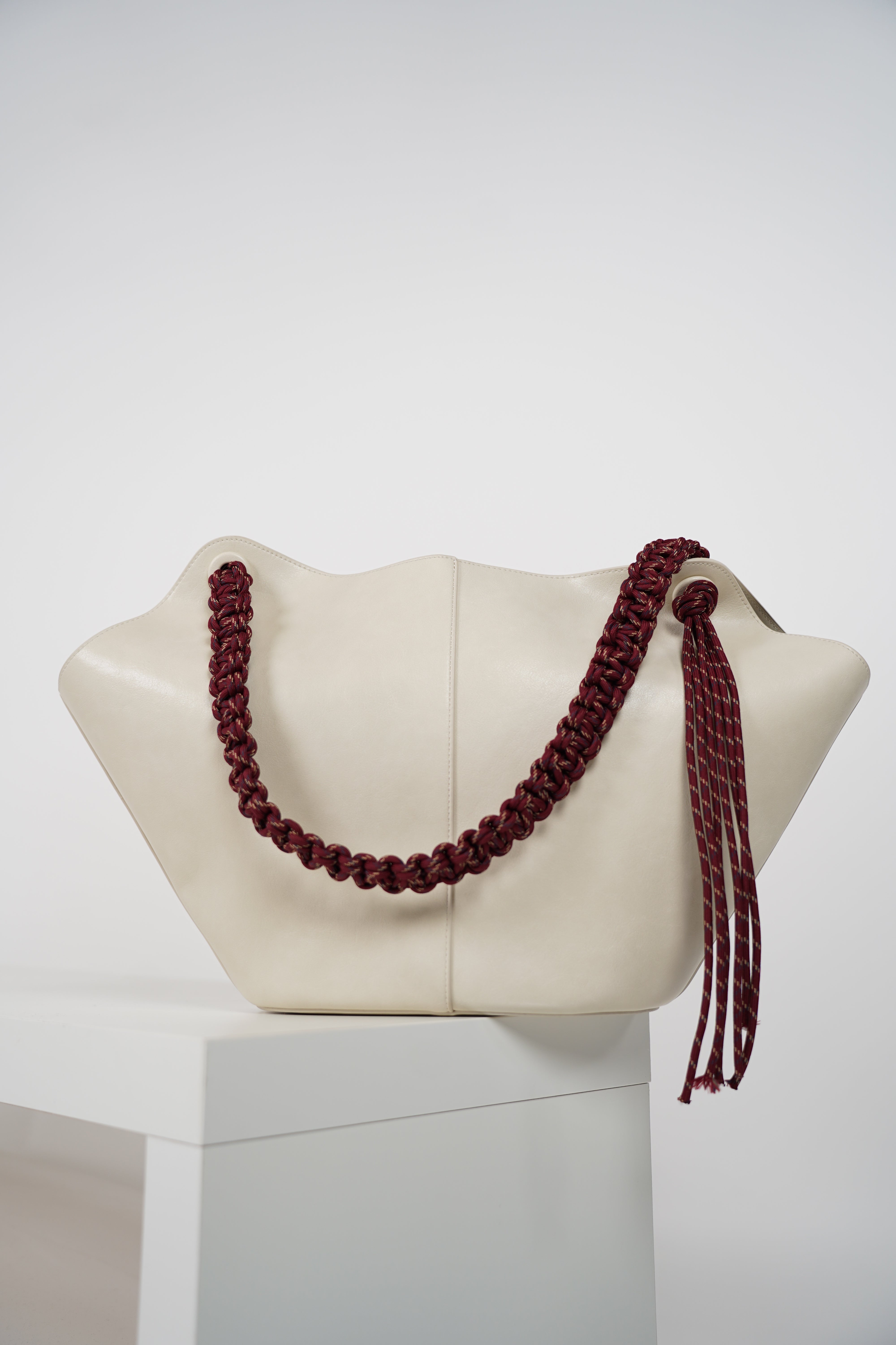 Naylen Tote Bags – Sculptural Style Meets Effortless Function