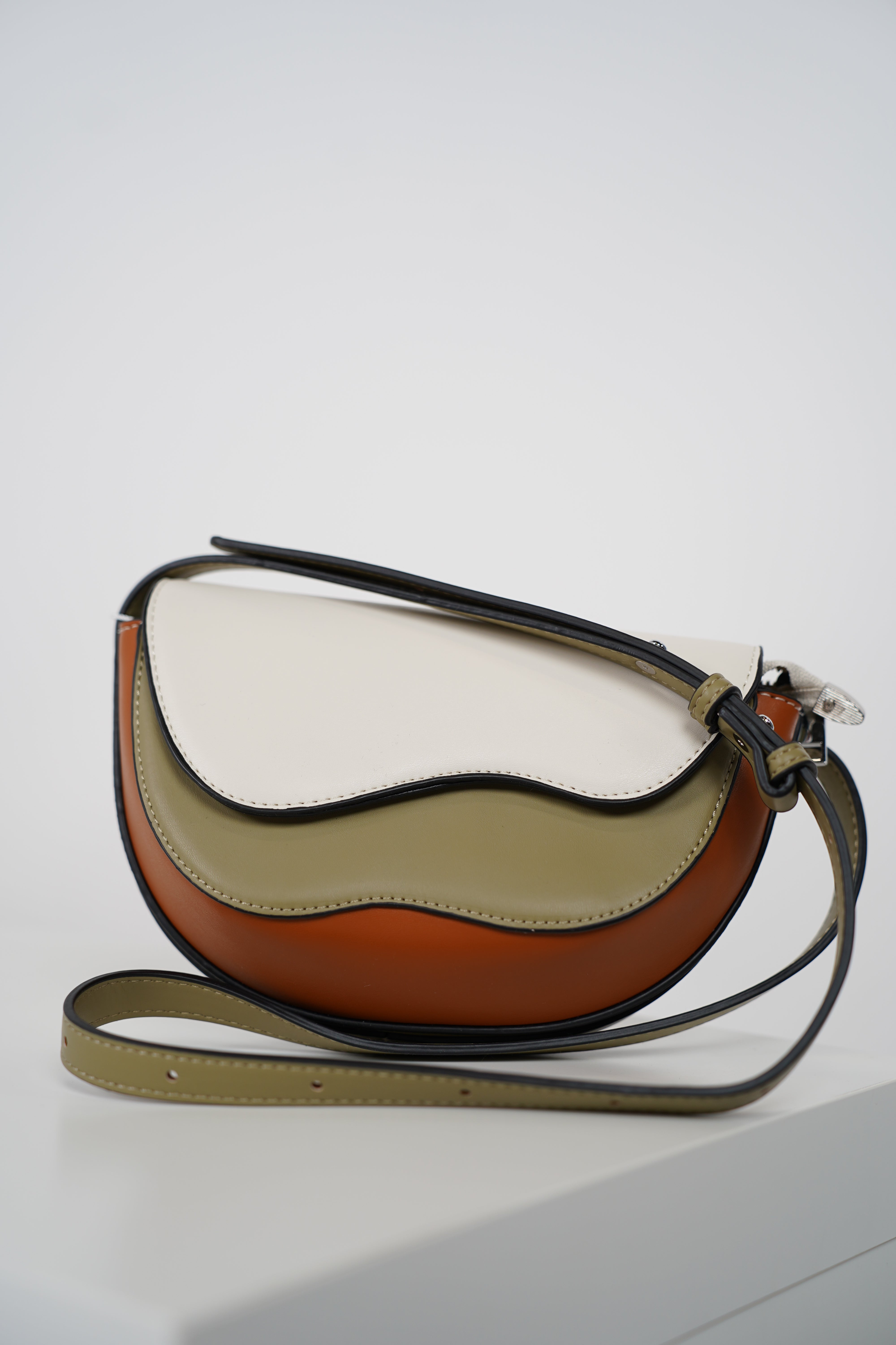 Yalora Crossbody Bags – Sleek Curves in Every Step