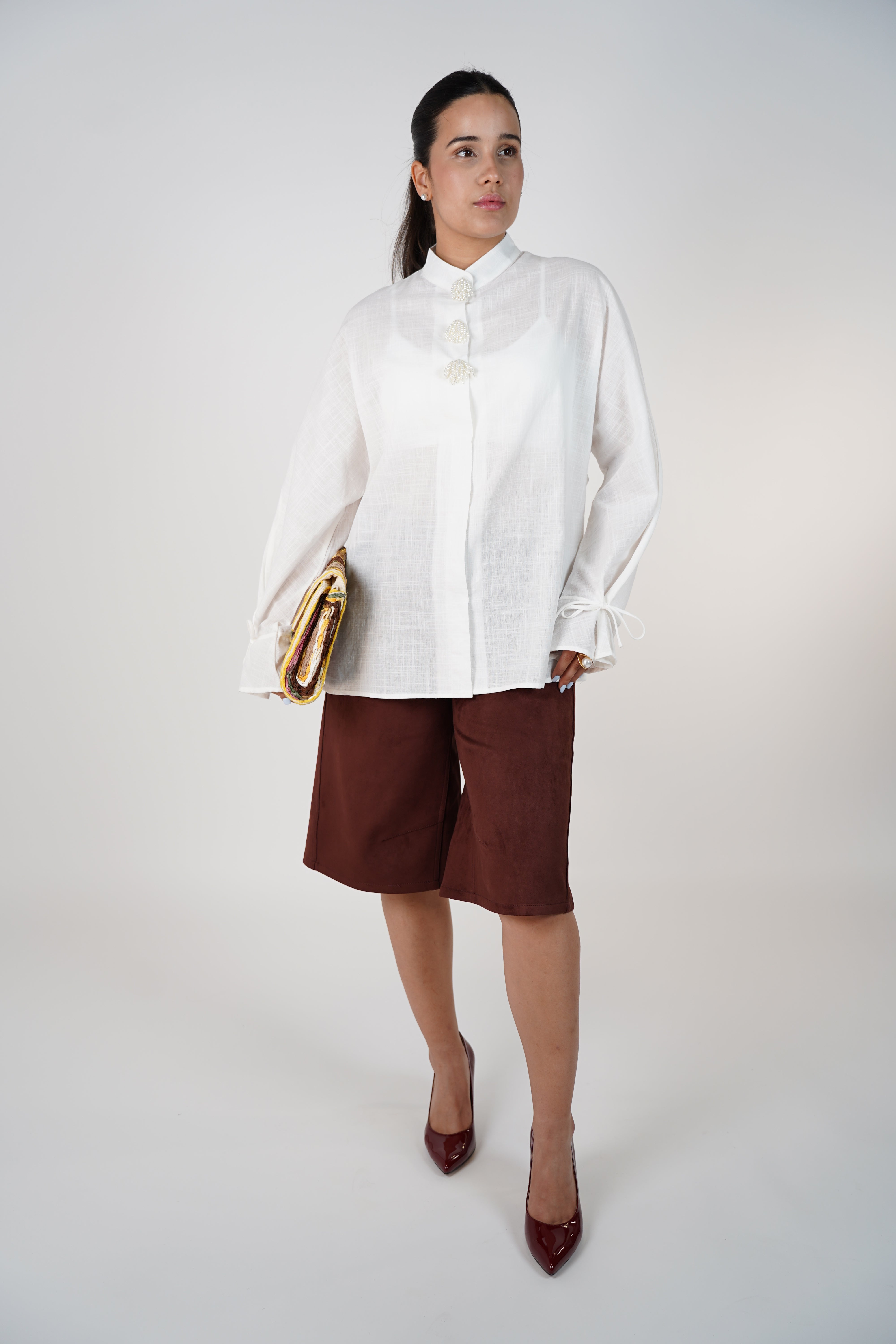 Sıra Suede Bermudas – Chic Tailored Shorts in Neutral Tones