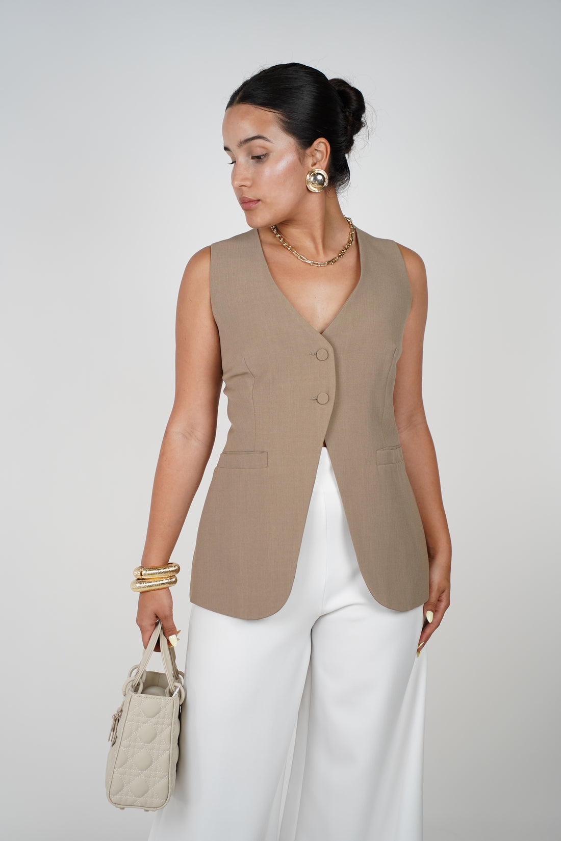Camel Vest – Tailored Sophistication with a Modern Cut