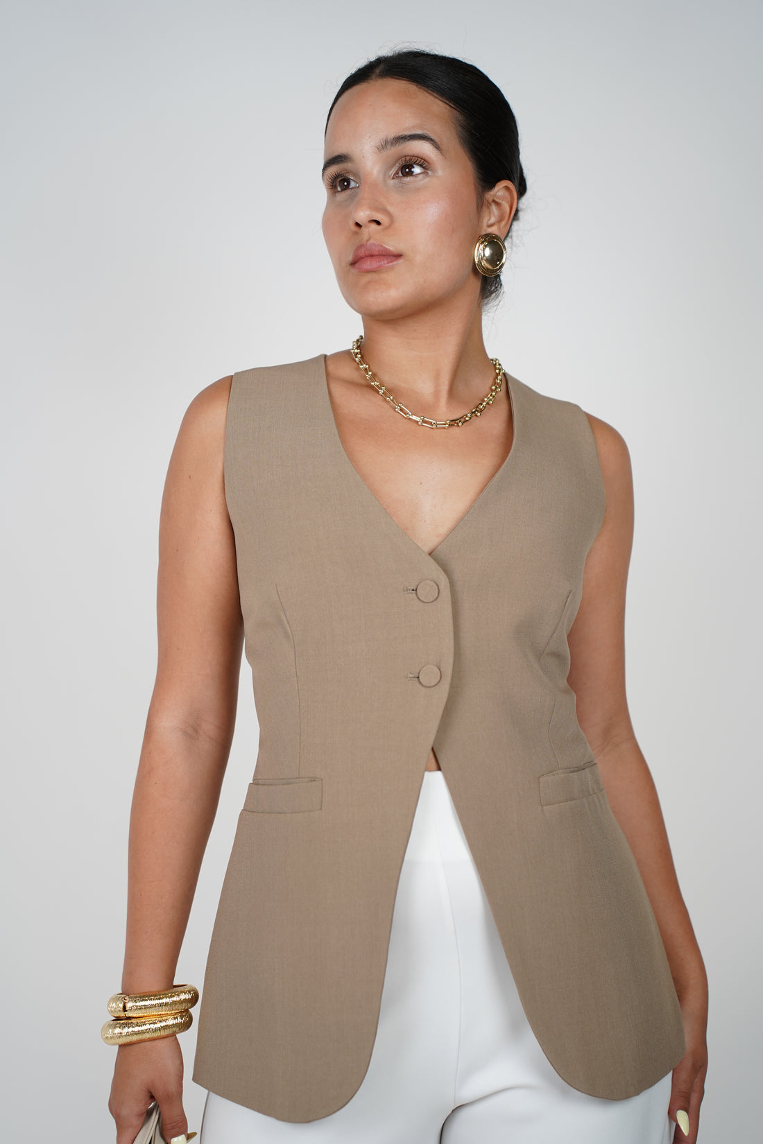 Camel Vest – Tailored Sophistication with a Modern Cut
