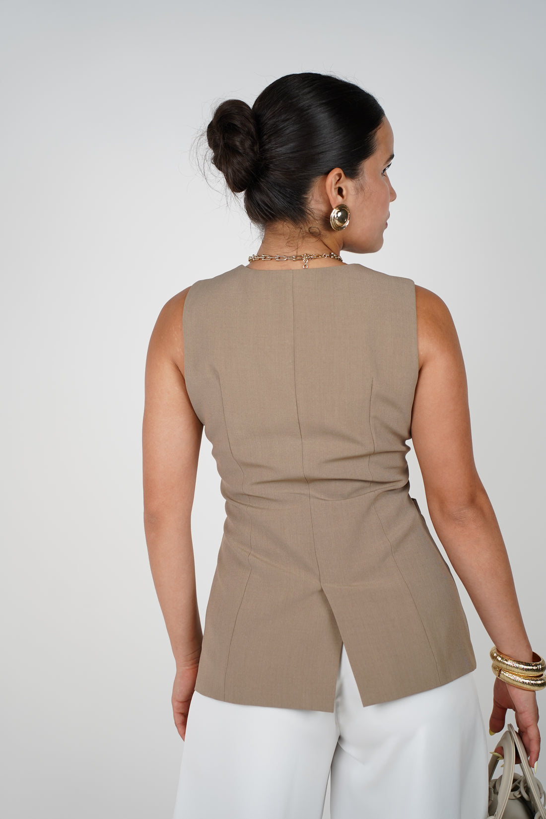 Camel Vest – Tailored Sophistication with a Modern Cut