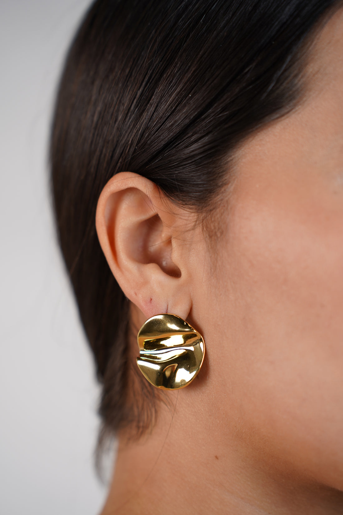 Caelith Textured Plaque Earrings – Sculpted Gold Statement Studs